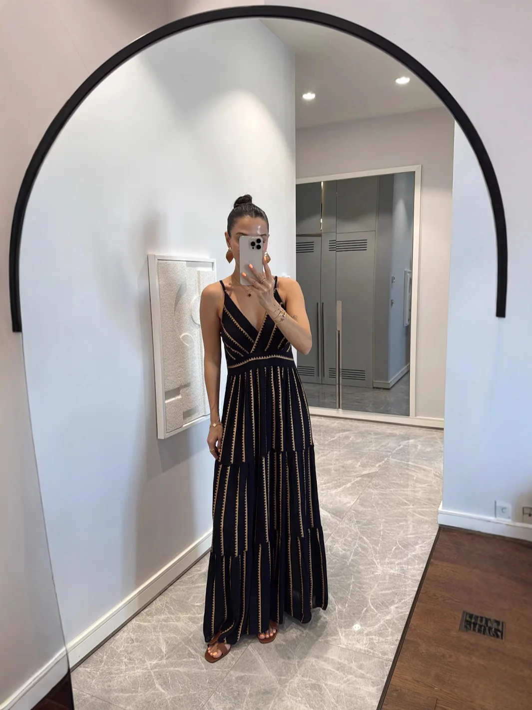 A Printed V-Neck Pleated Large Hem Dress - Image 6