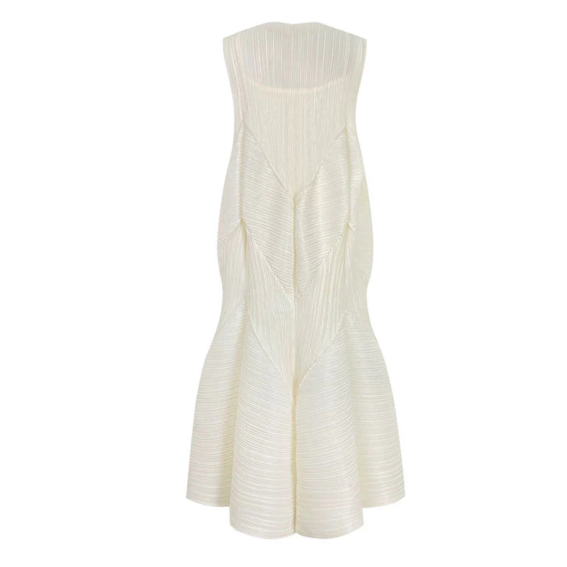 Architectural Pleated Sweetheart Neck A Line Ruffled Hem Sleeveless Midi Dress - Image 4