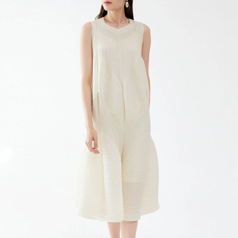 Architectural Pleated Sweetheart Neck A Line Ruffled Hem Sleeveless Midi Dress - Image 6