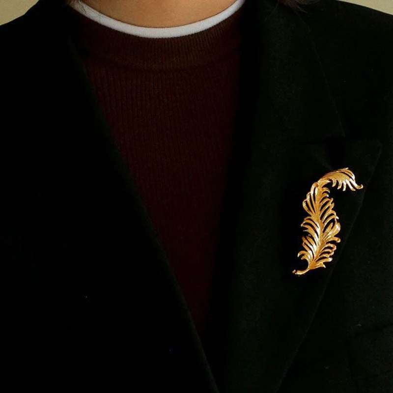 ART NOUVEAU Vintage 18K Gold Plated Sculptural Feather Brooch - Image 2