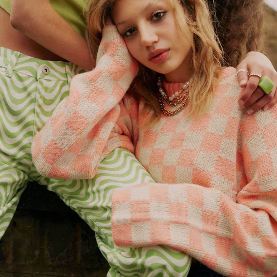 Chic Checkered Pattern Long Sleeve Pullover Cropped Sweater - Pink - Image 3