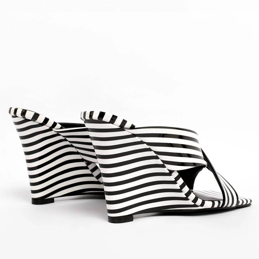 Chic Stripe Effect Patent Leather Square Toe Wedge Mules - Black - Image 3