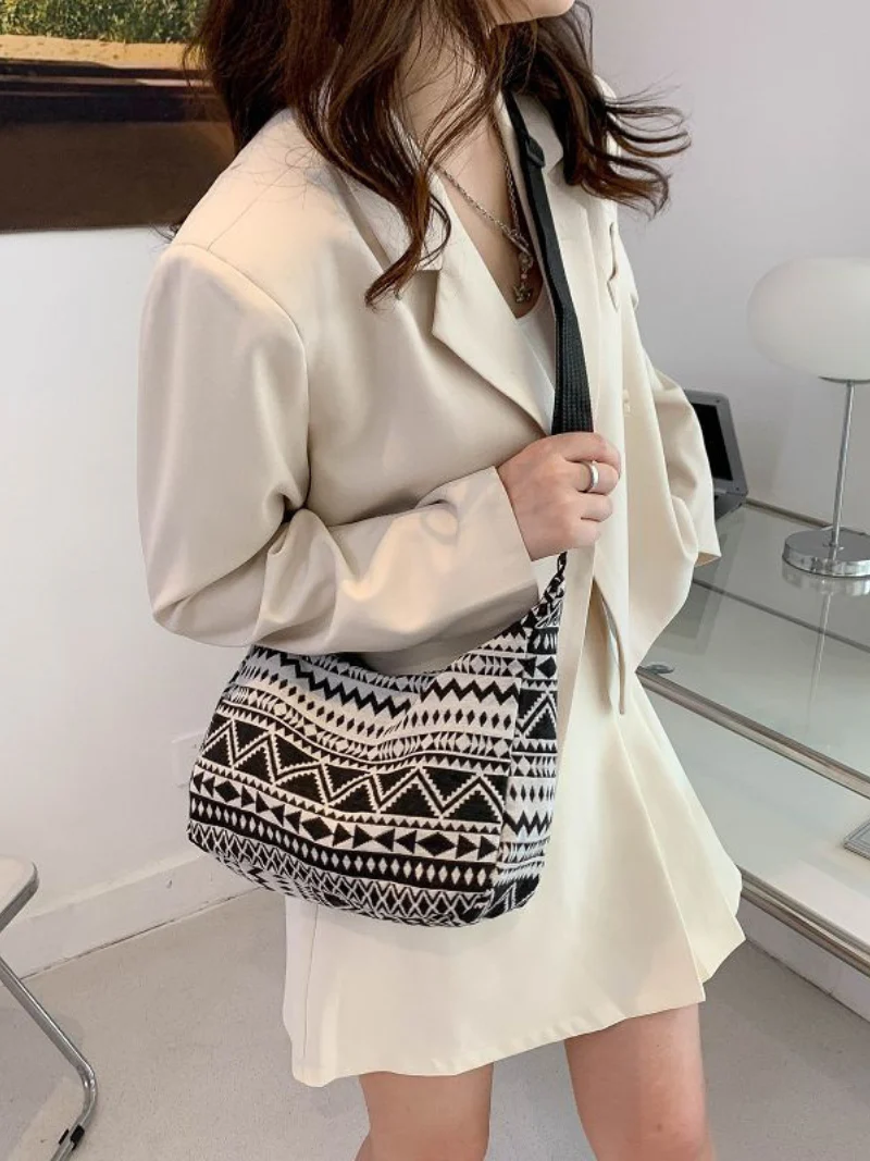 Cool & Stylish  Large Size Shoulder Bag - Image 4