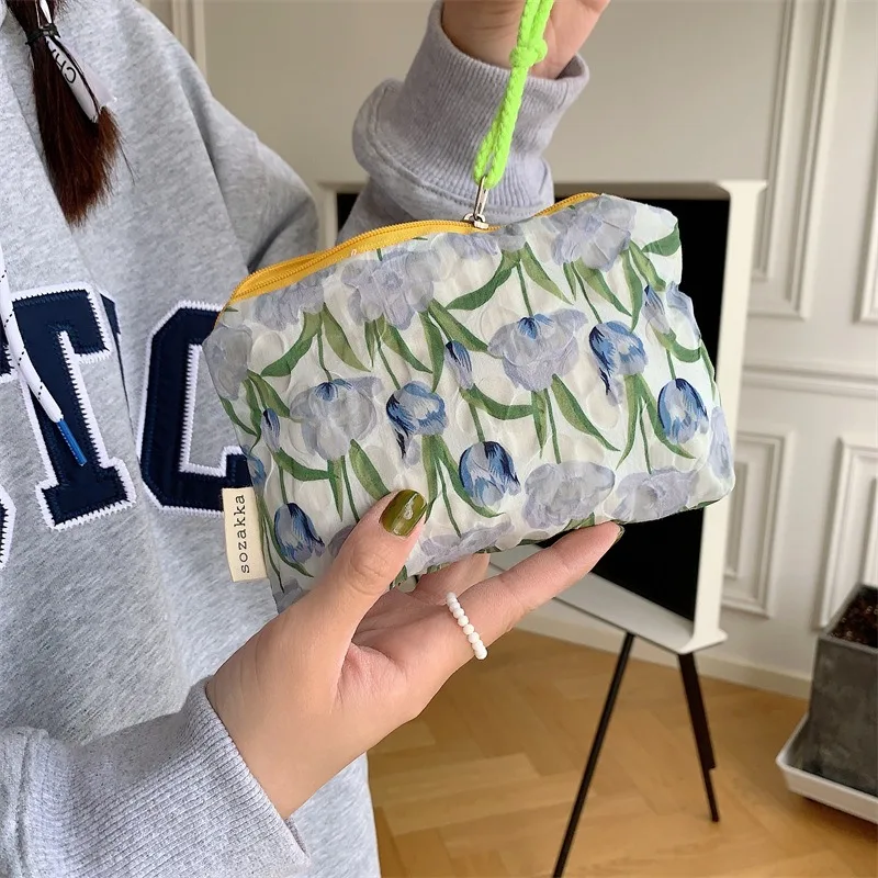 Cute Flower Make up Bag - Image 3