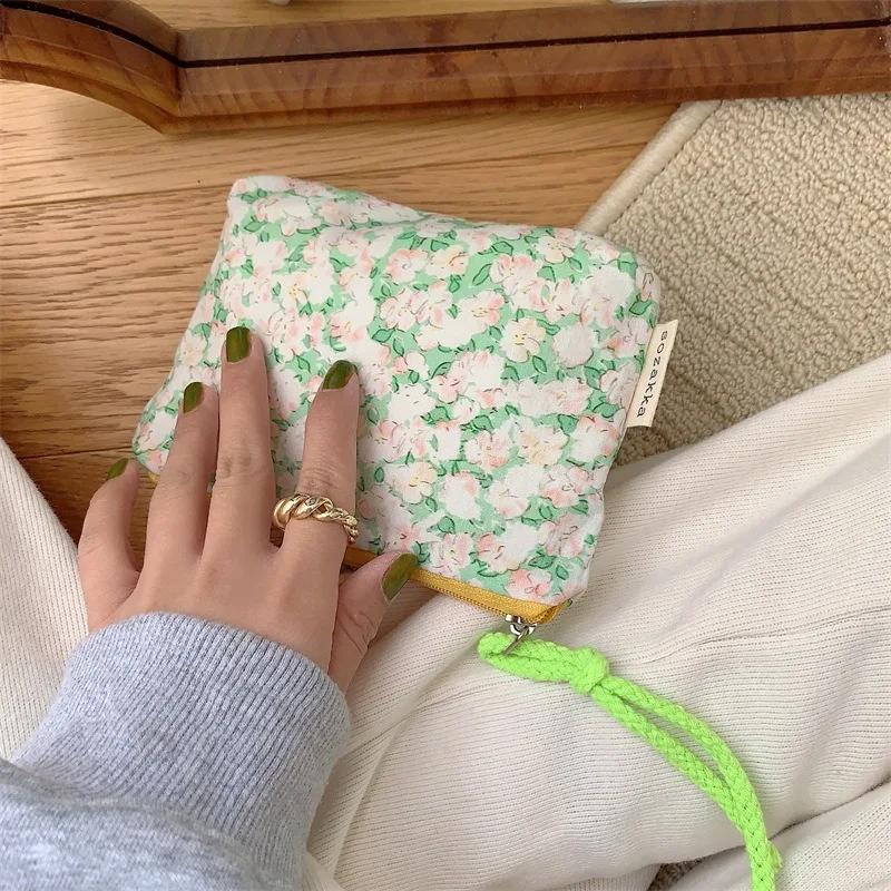 Cute Flower Make up Bag - Image 4