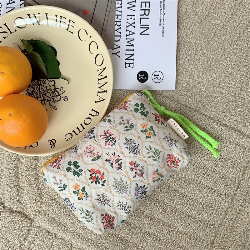 Cute Flower Make up Bag - Image 3