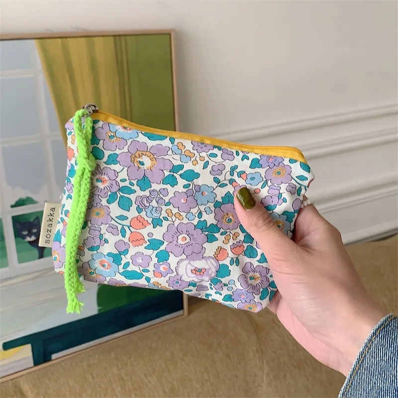 Cute Flower Make up Bag - Image 3
