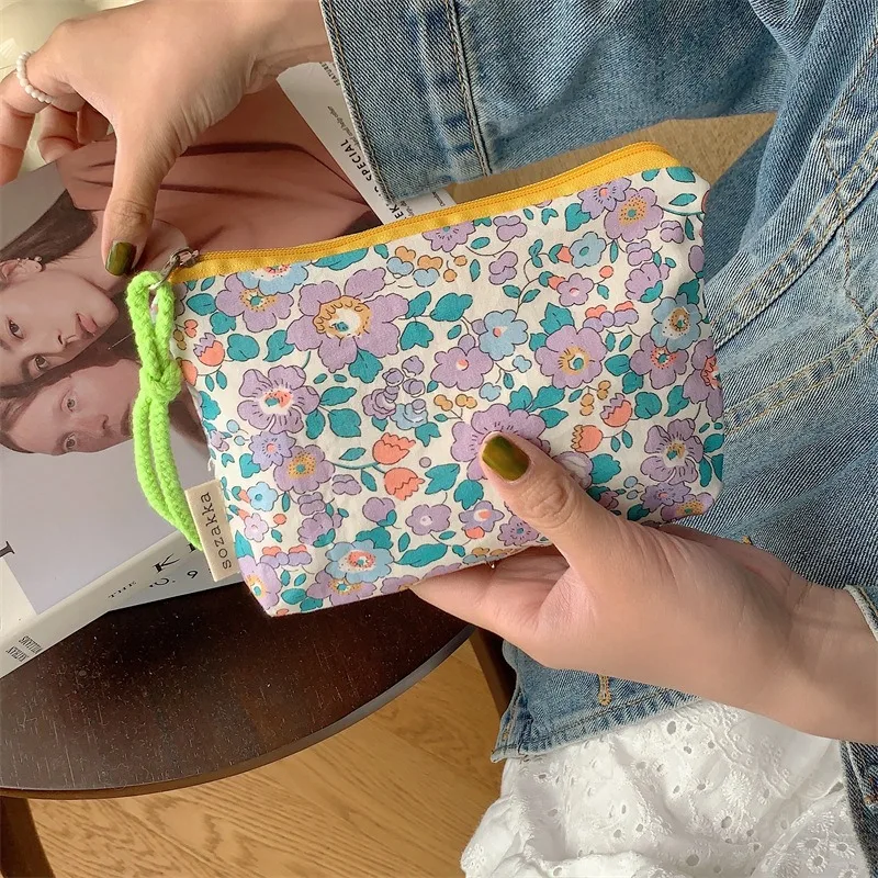 Cute Flower Make up Bag - Image 4
