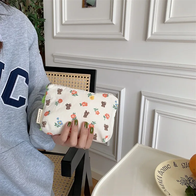 Cute Flower Make up Bag - Image 4