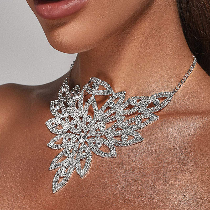 Delicate Floral Motif Rhinestone Embellished Choker NeckLace - Silver - Image 4