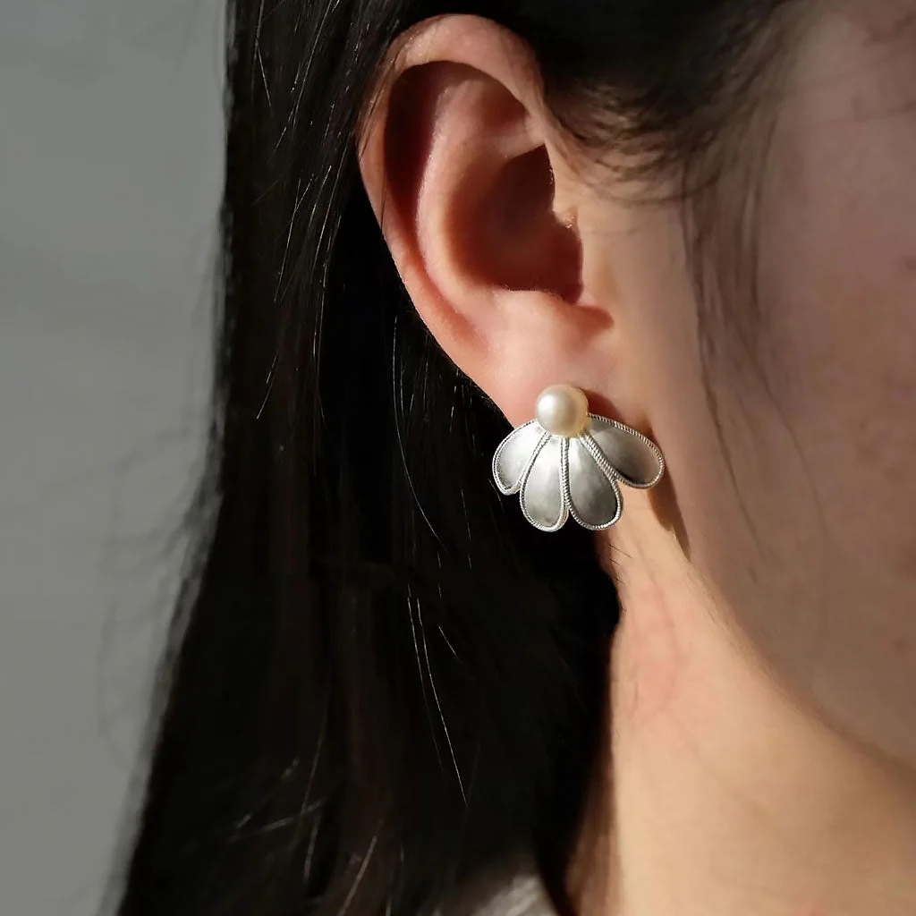 FOR YOU IN FULL BLOSSOM Luster Pearl Brushed Petal Stud Earrings - Image 2