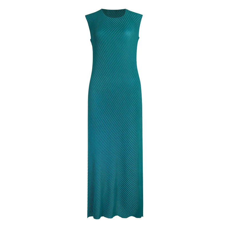 Graceful Round Neck Sleeveless Scale Effect Pleated Shift Midi Dress - Image 6