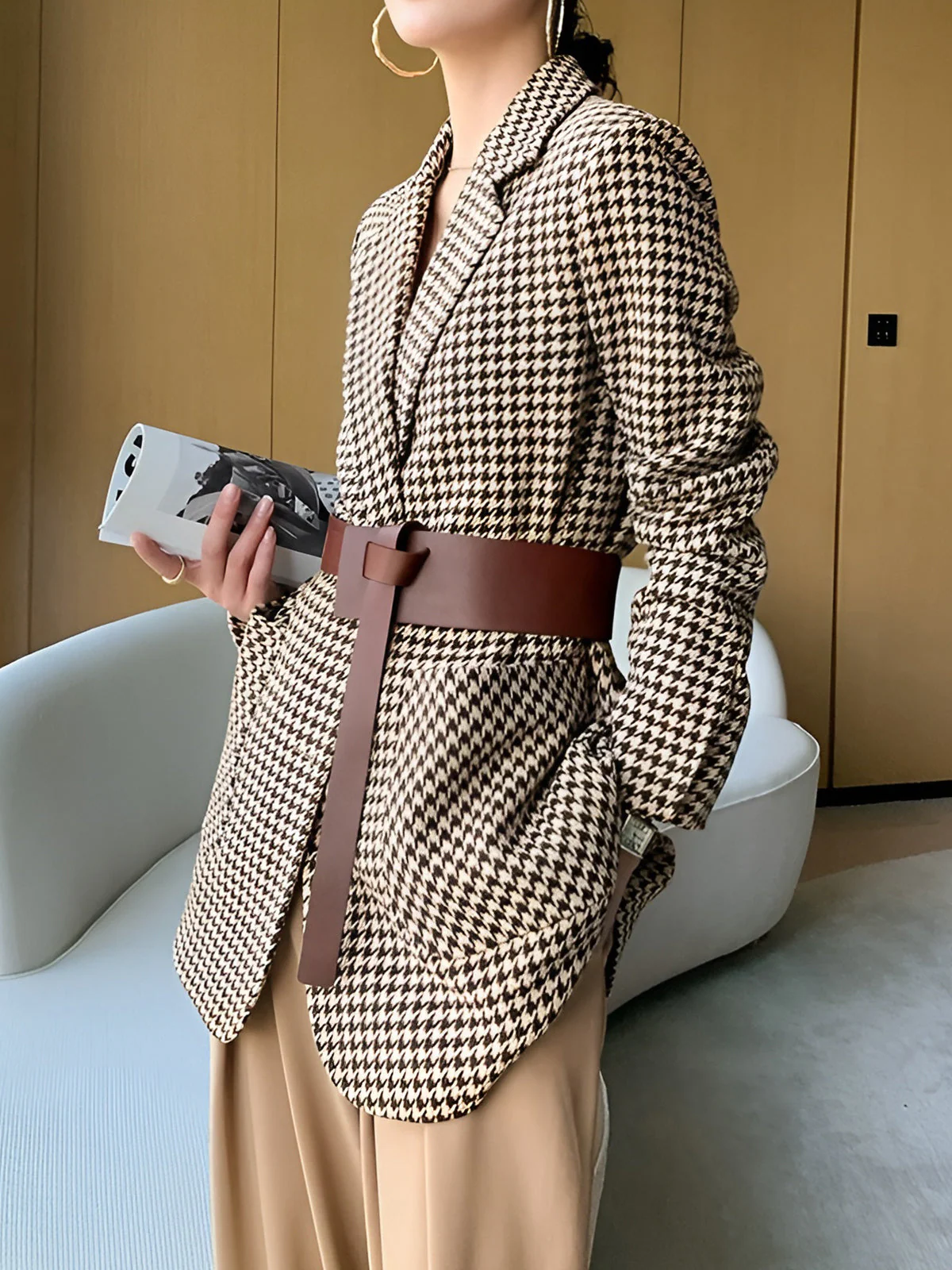 Houndstooth Split Blazer With Belt - Image 4