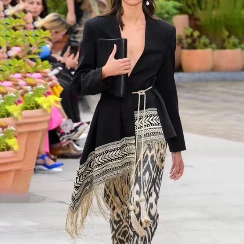 ASYMMETRIC EMBROIDERED COAT - Image 3