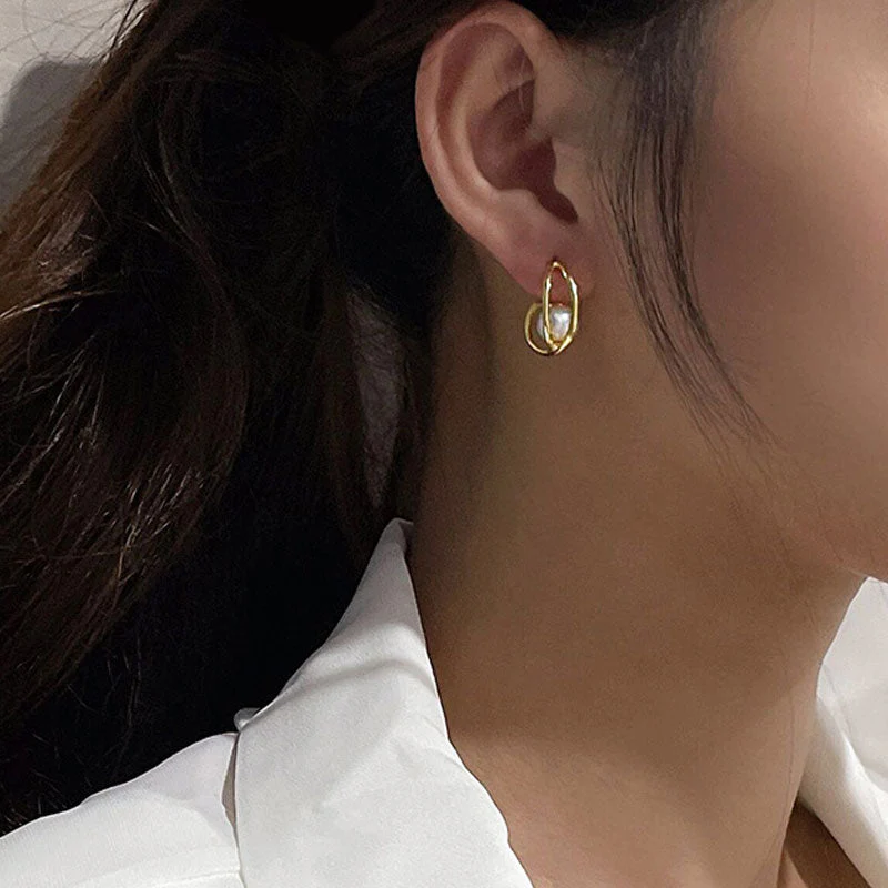 Luxe Two Tone 18K Gold Plated Sterling Silver Baroque Pearl Hoop Earrings - Image 4