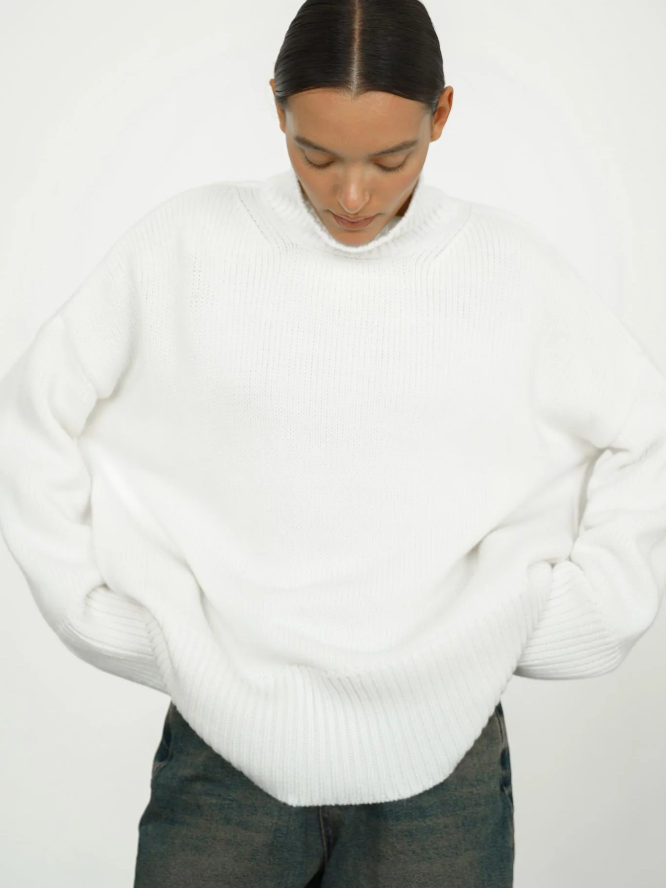 Minimalist Basic Turtleneck Sweater - Image 2