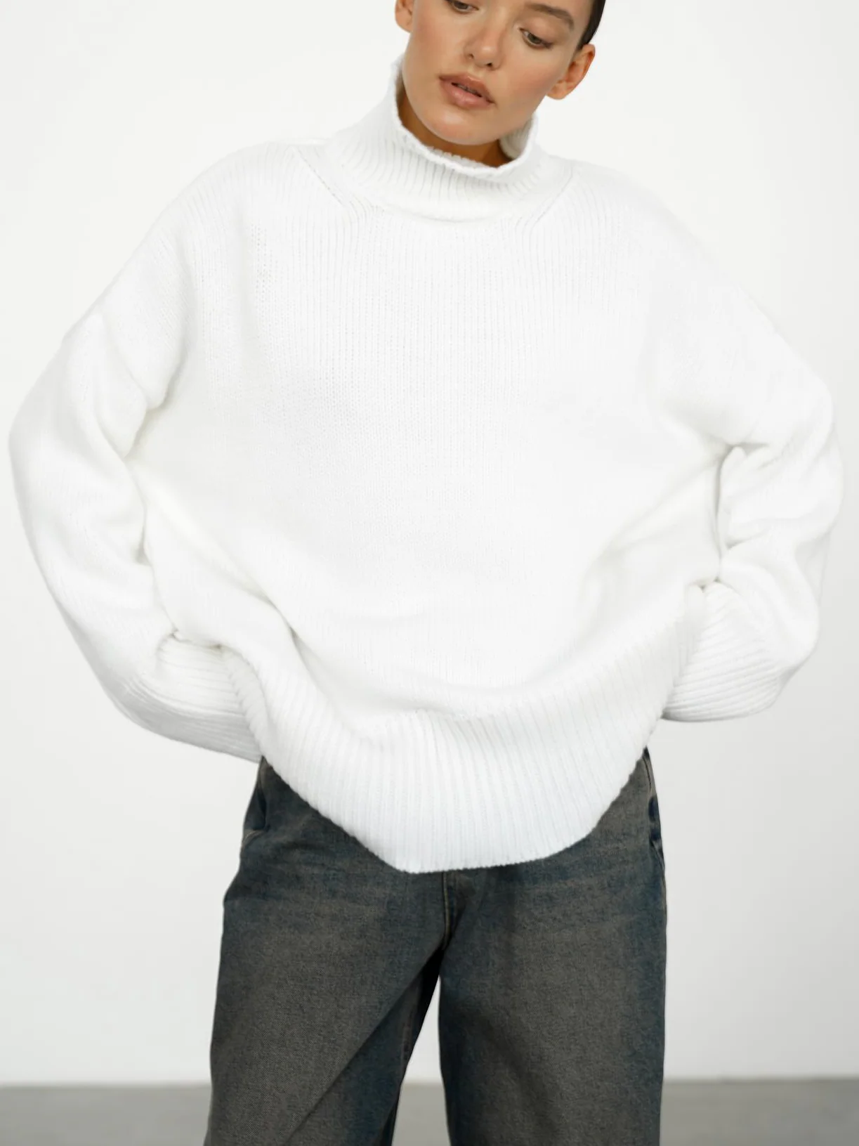 Minimalist Basic Turtleneck Sweater - Image 3