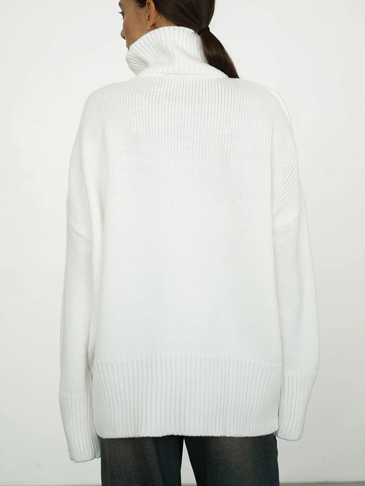 Minimalist Basic Turtleneck Sweater - Image 4
