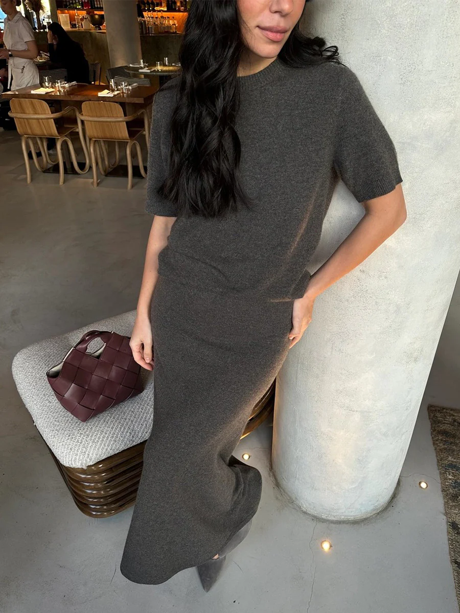 Minimalist knitted short-sleeved skirt set - Image 4