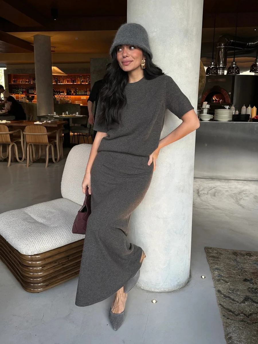Minimalist knitted short-sleeved skirt set - Image 5