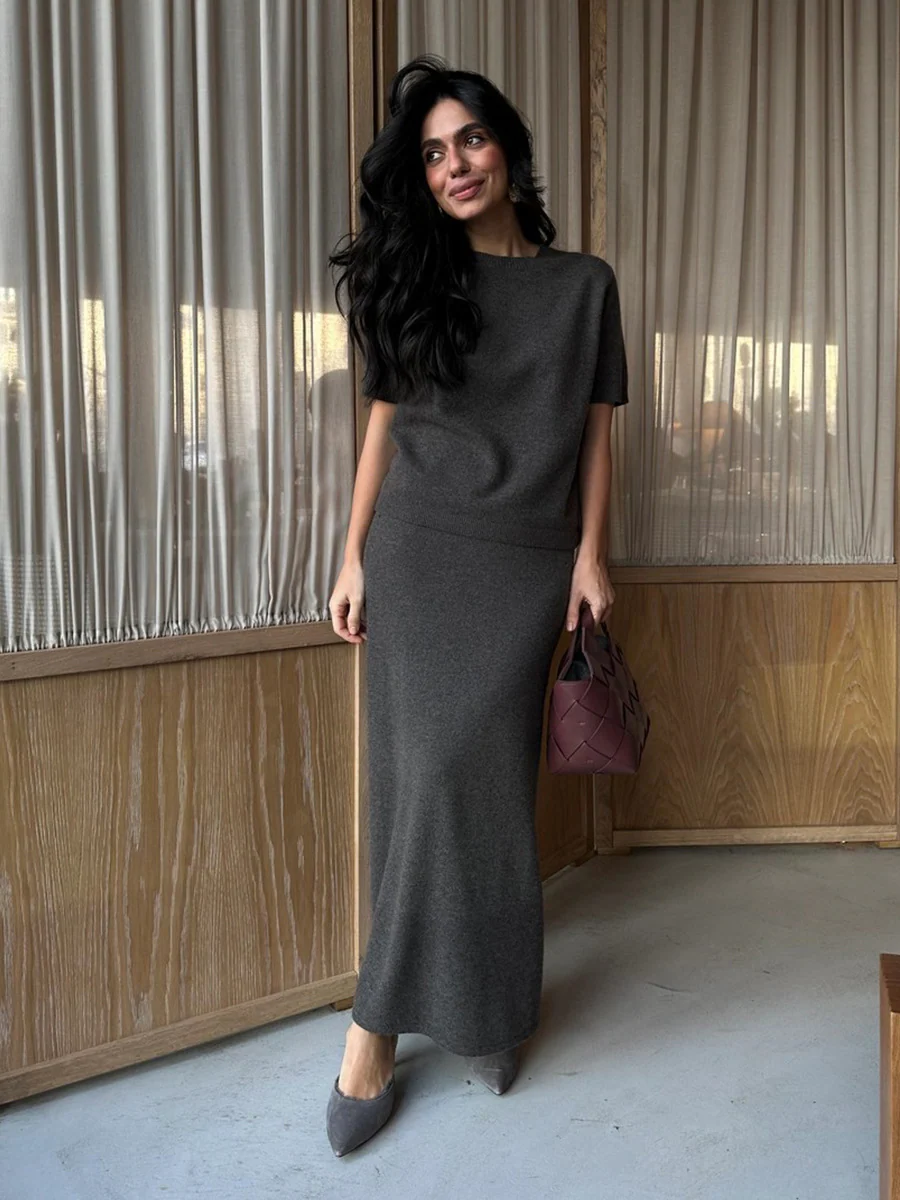 Minimalist knitted short-sleeved skirt set - Image 6