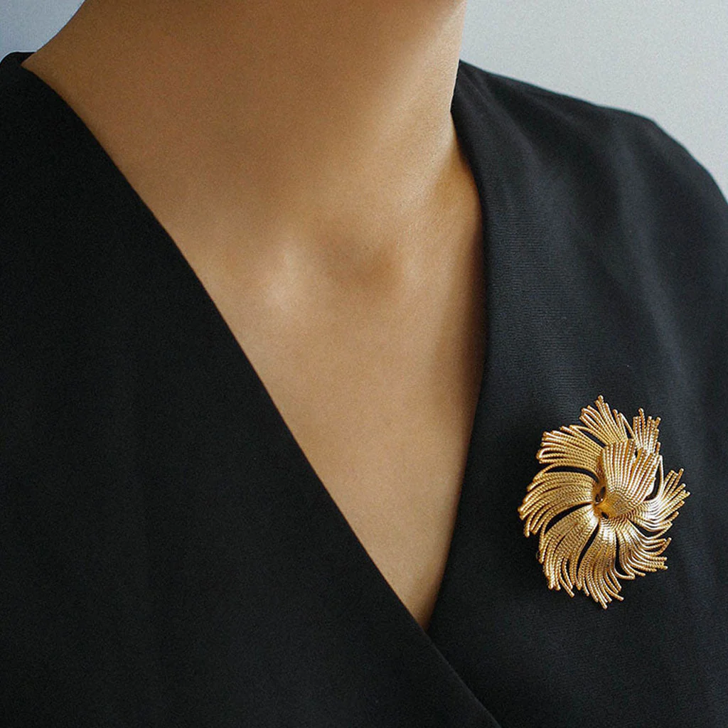AGE MAGIC Luxurious 18K Gold Plated Textured Fireworks Brooch - Image 2