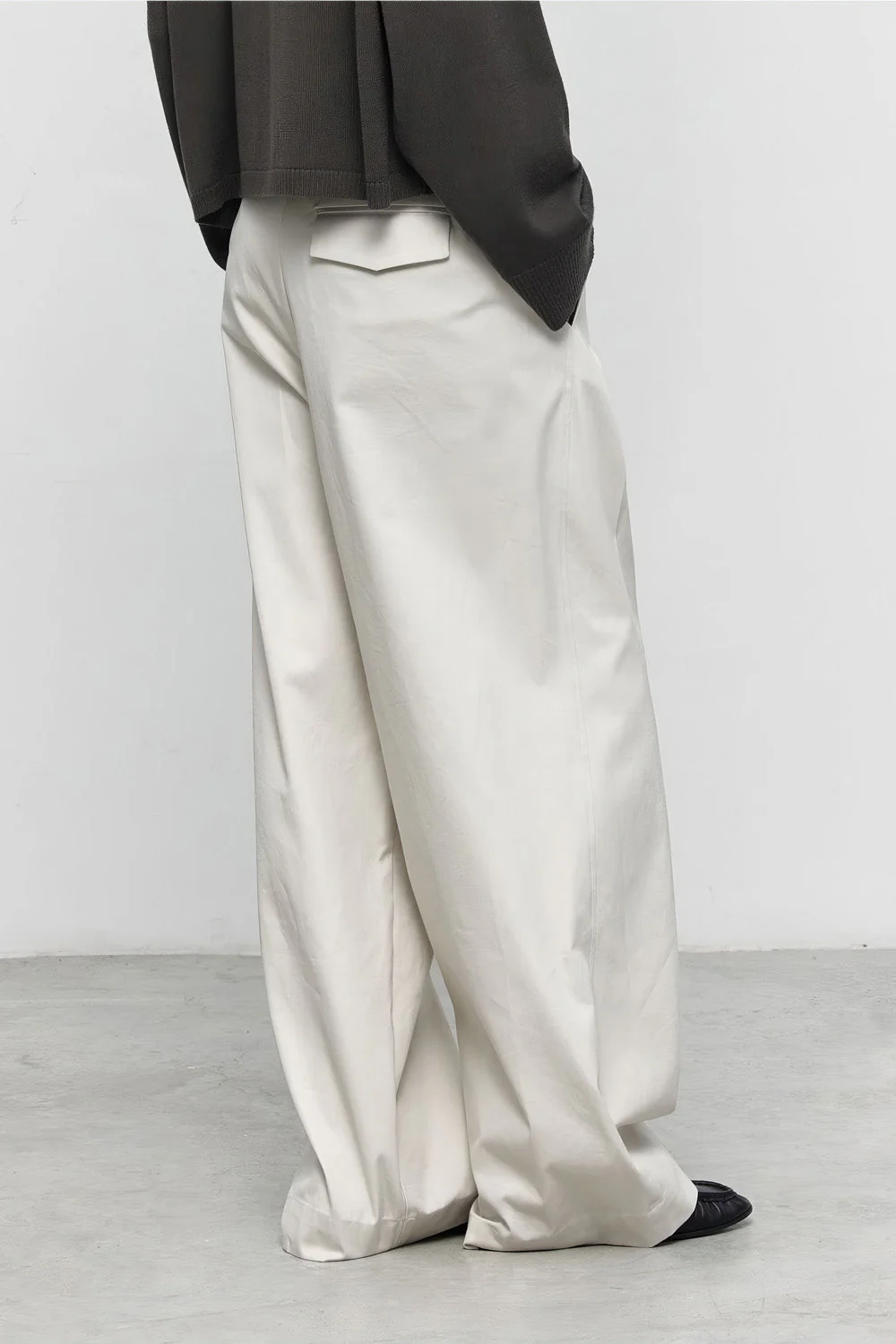 Oversized Pleated Trousers - Beige - Image 2