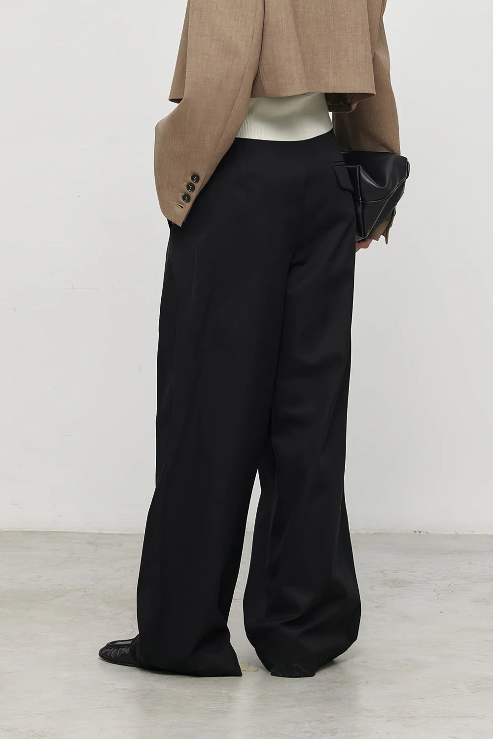 Oversized Pleated Trousers - Black - Image 3