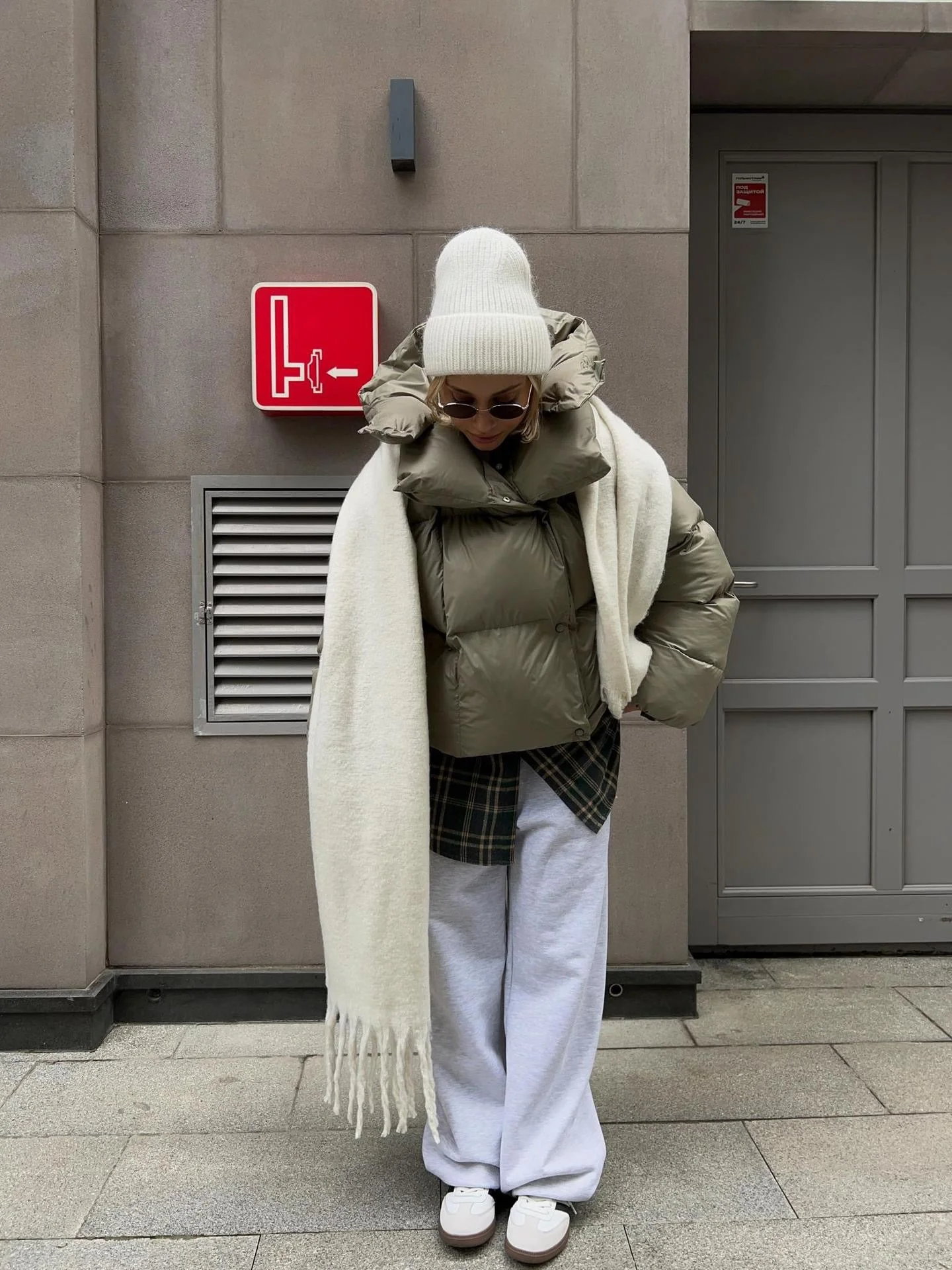 Oversized Short Puffer Jacket - Image 5