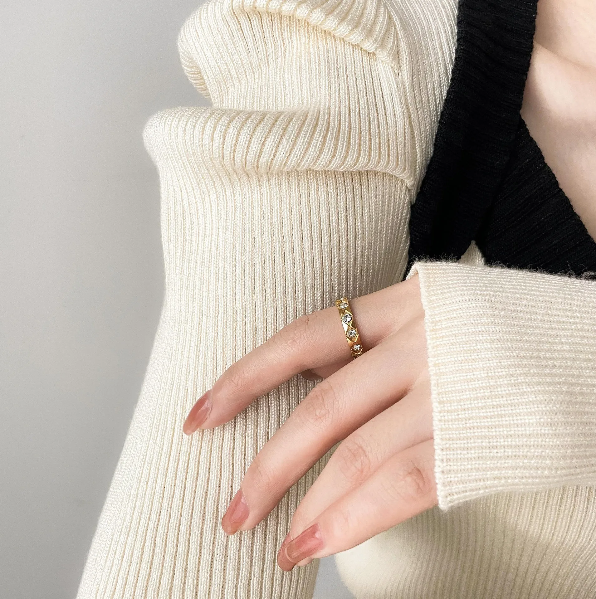 Petite Pearls Rings - Image 17