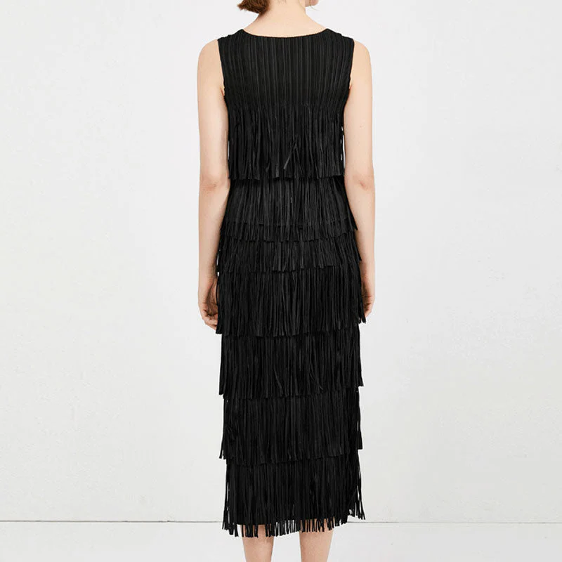 Playful Tiered Fringed Round Neck Monochrome Pleated Sleeveless Top - Image 4