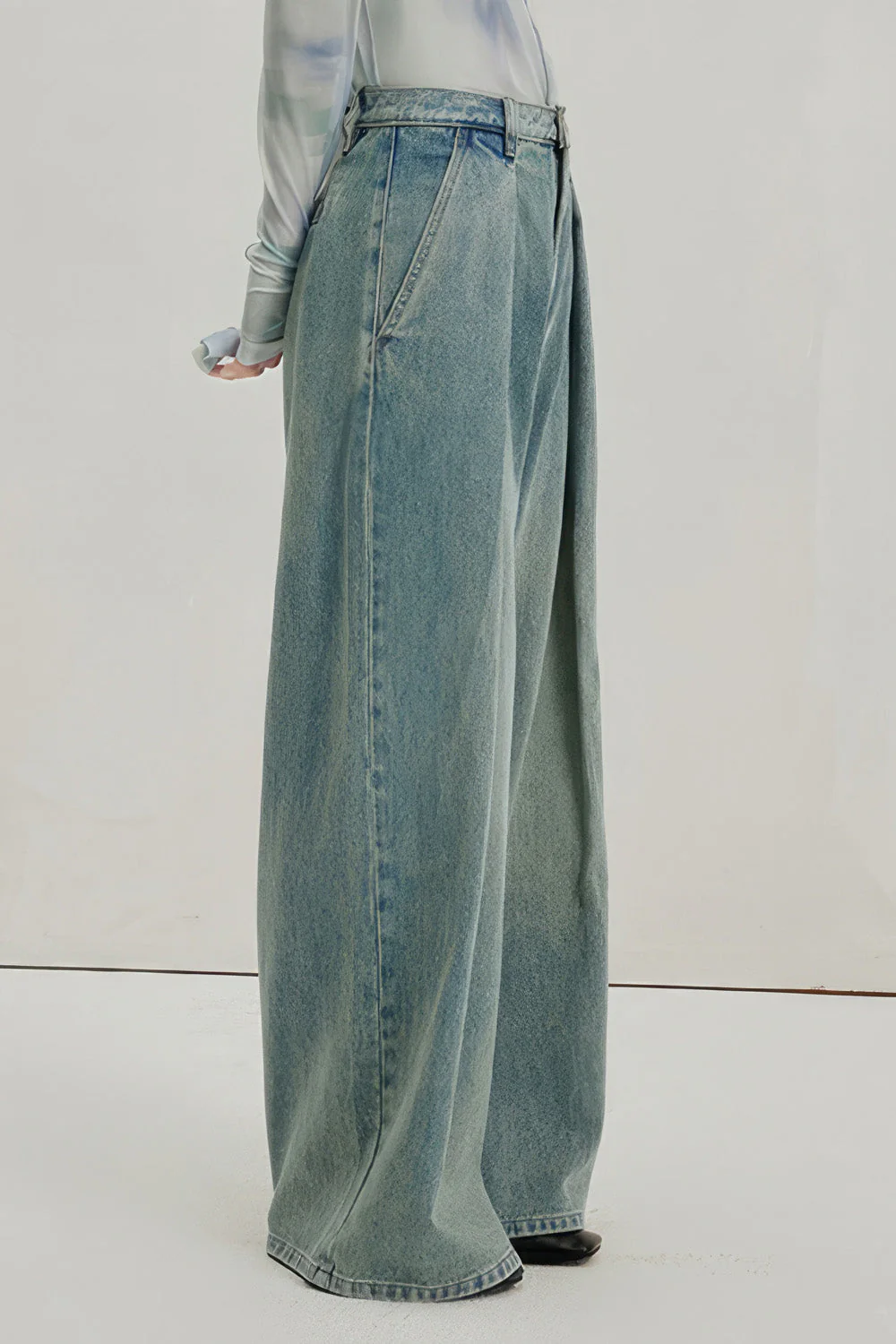 Pleated Wide Leg Jeans - Blue - Image 3