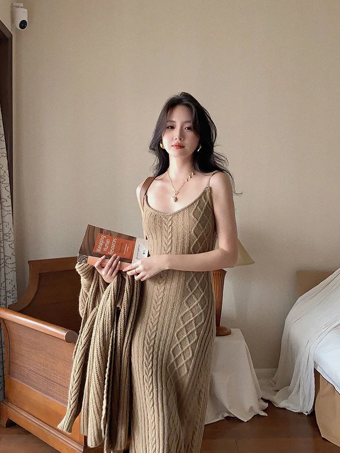 Quinlivan Knit Cardigan&Skirt Set - Image 5