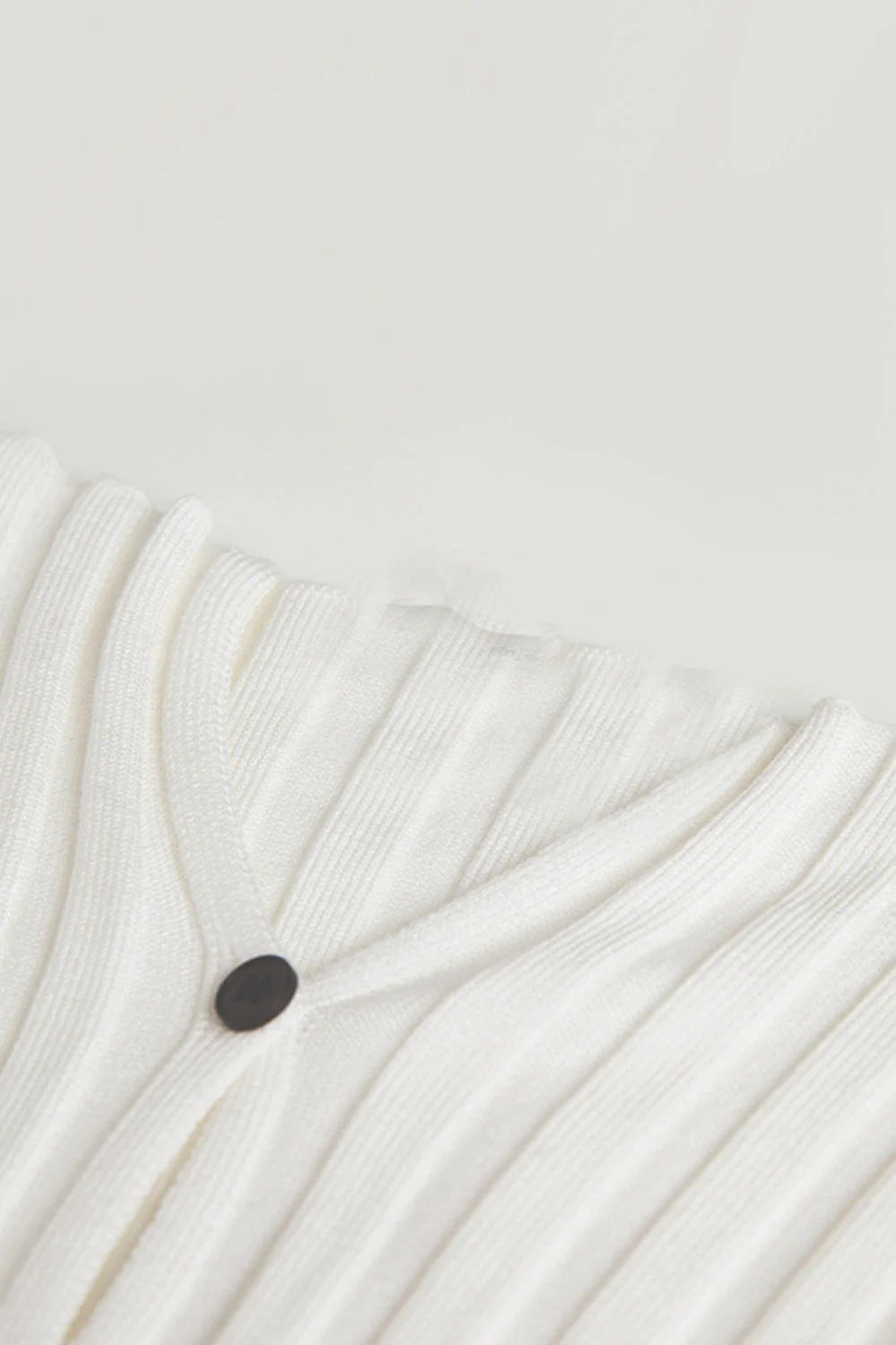 Ribbed Crop Top with Cuts - White - Image 4