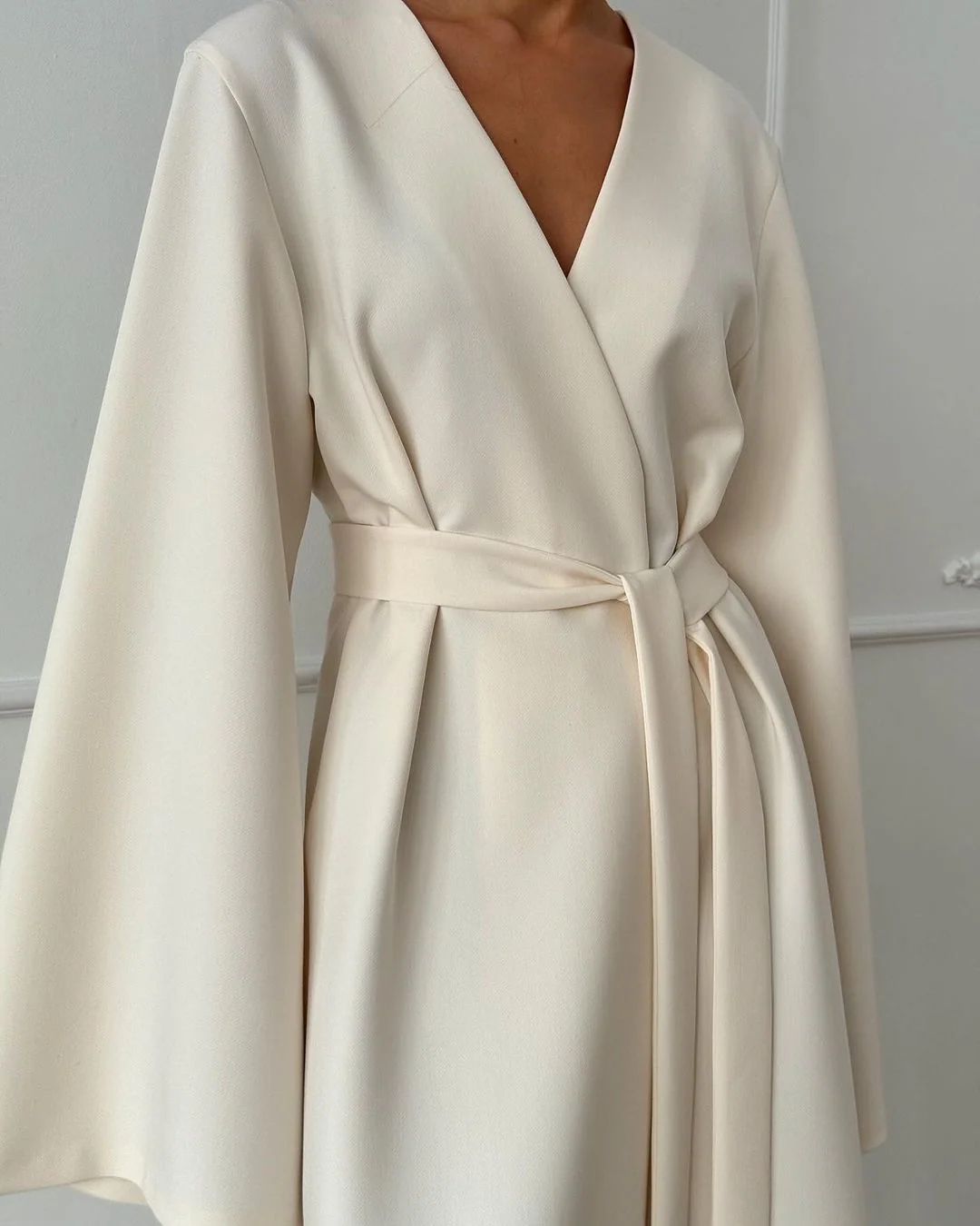 Slit-front long-sleeved tie-back dress - Image 4