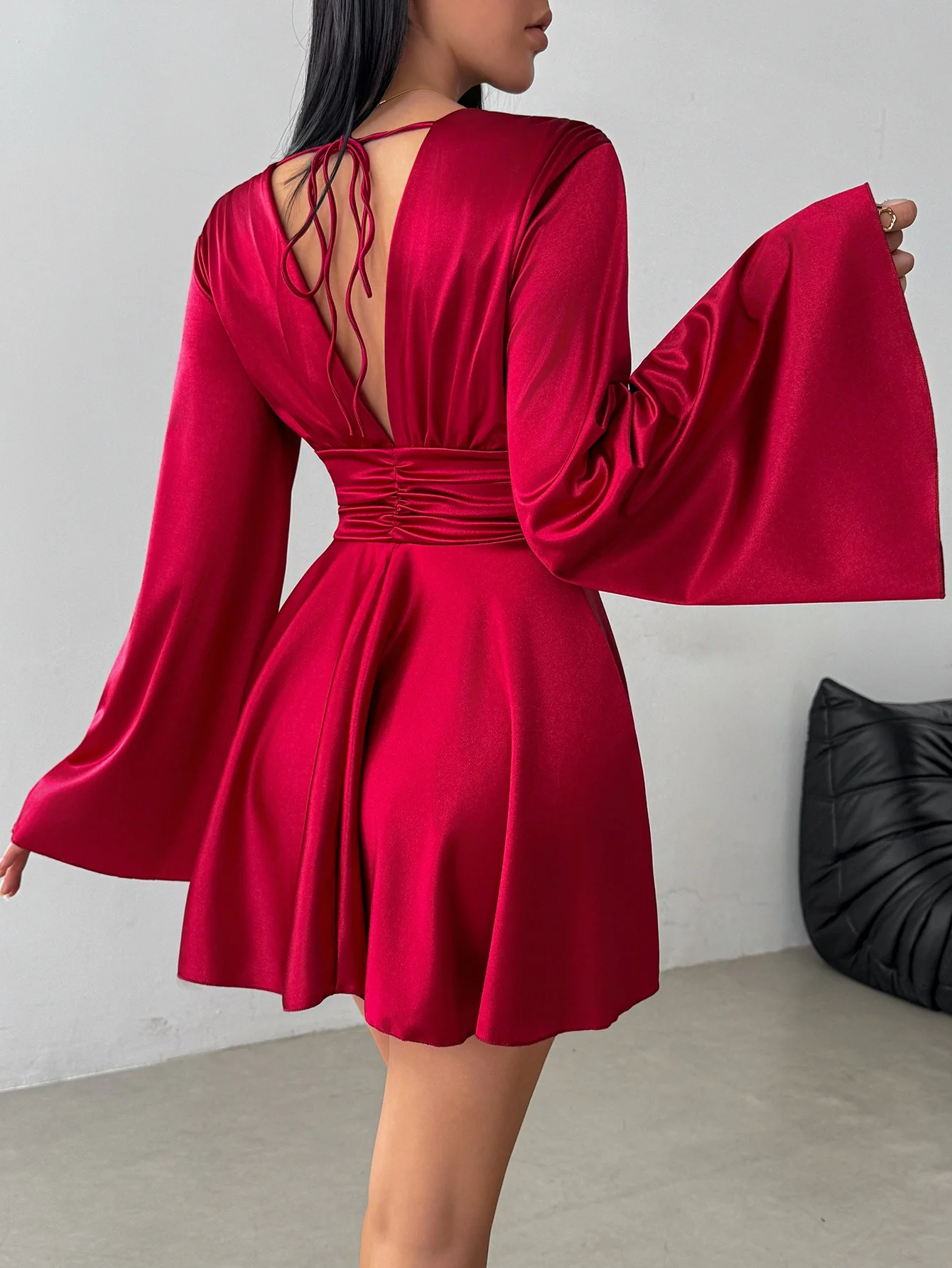 Solid-Color V-Neck Long-Sleeved Dress - Image 10