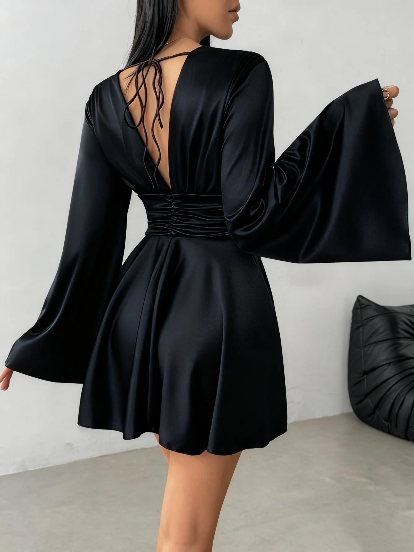 Solid-Color V-Neck Long-Sleeved Dress - Image 8