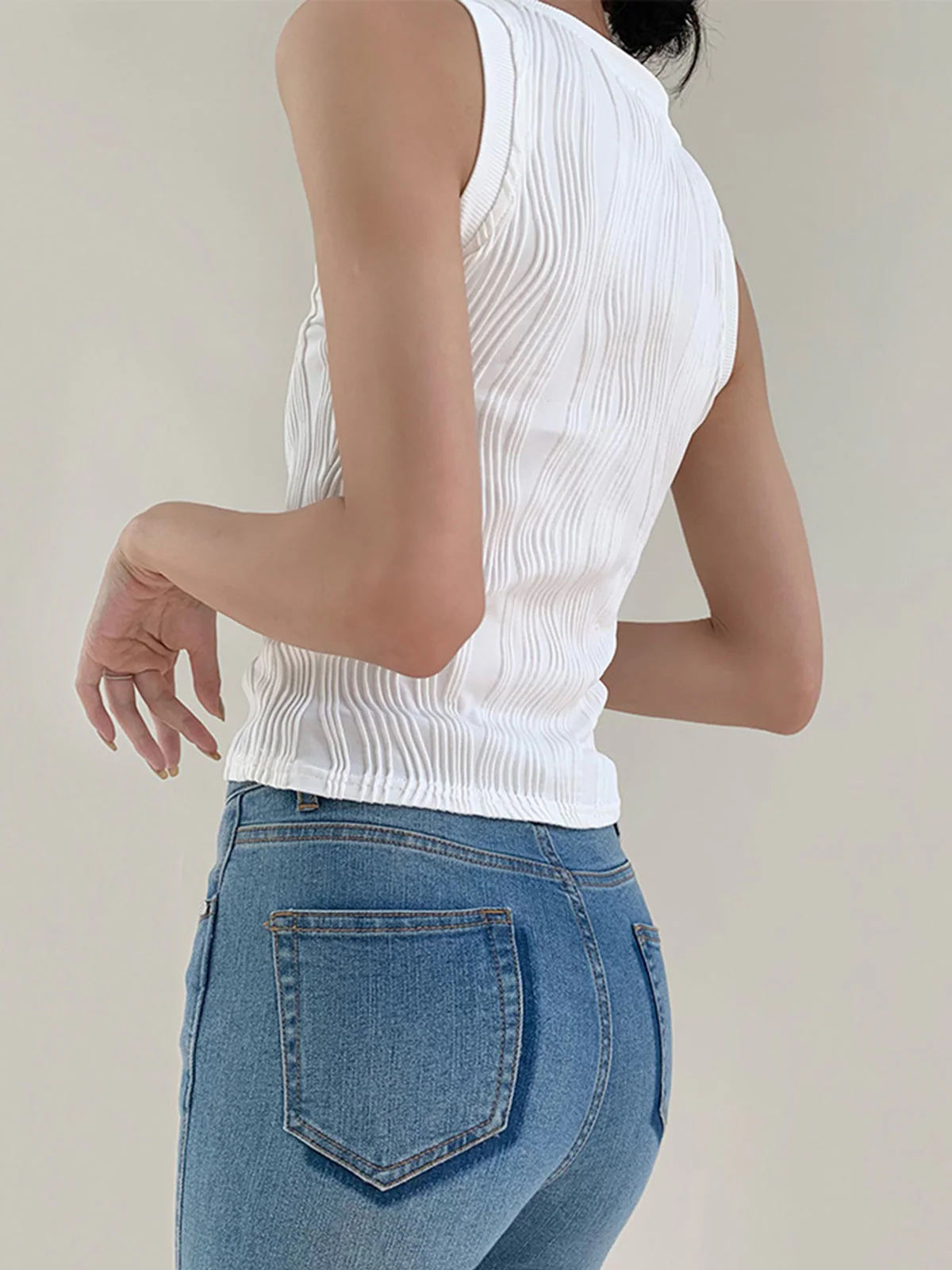 Solid Wavy Textured Tank Top - Image 2