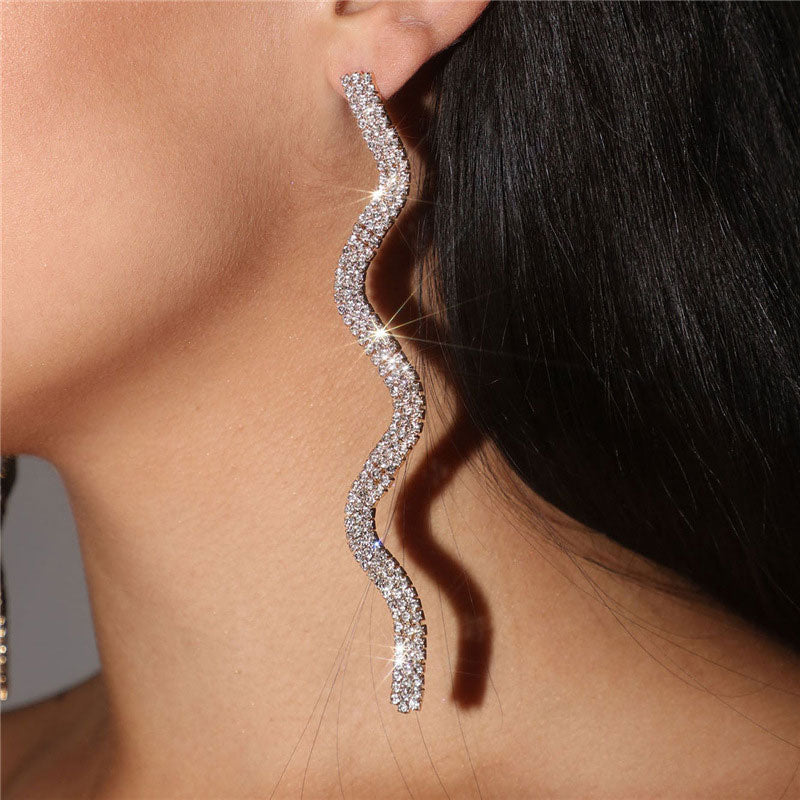 Sparkly Wavy Linear Rhinestone Embellished Long Drop Earrings - Silver - Image 3