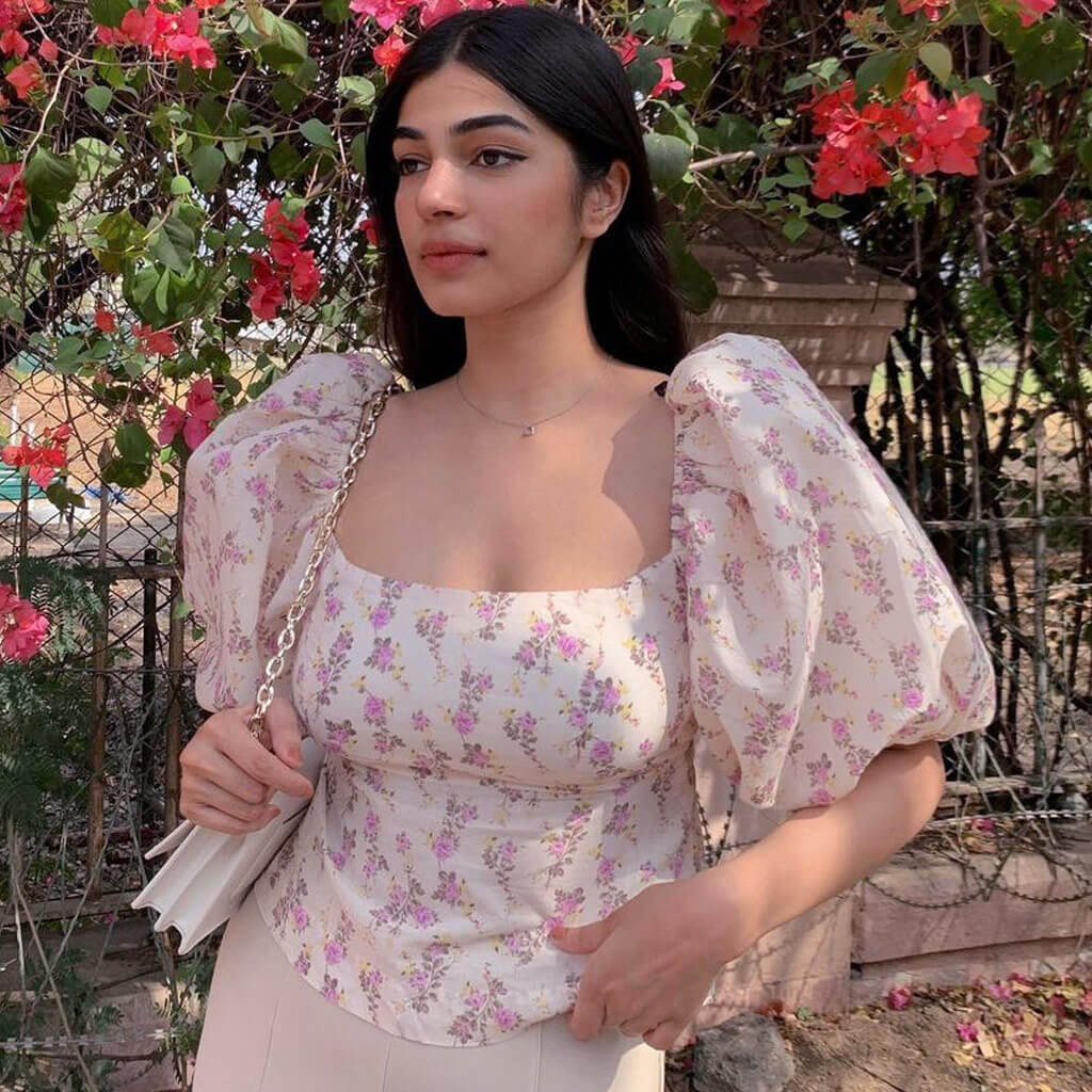 Sweet Lace Up Backless Floral Printed Puff Sleeve Crop Top - Beige - Image 3