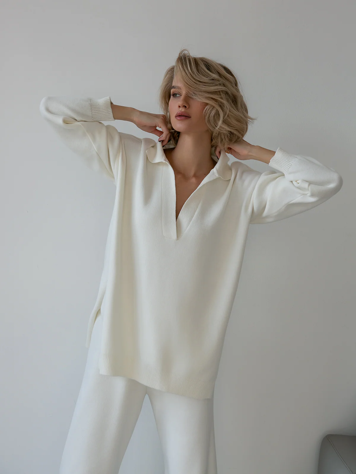 V-neck solid color knit set - Image 2