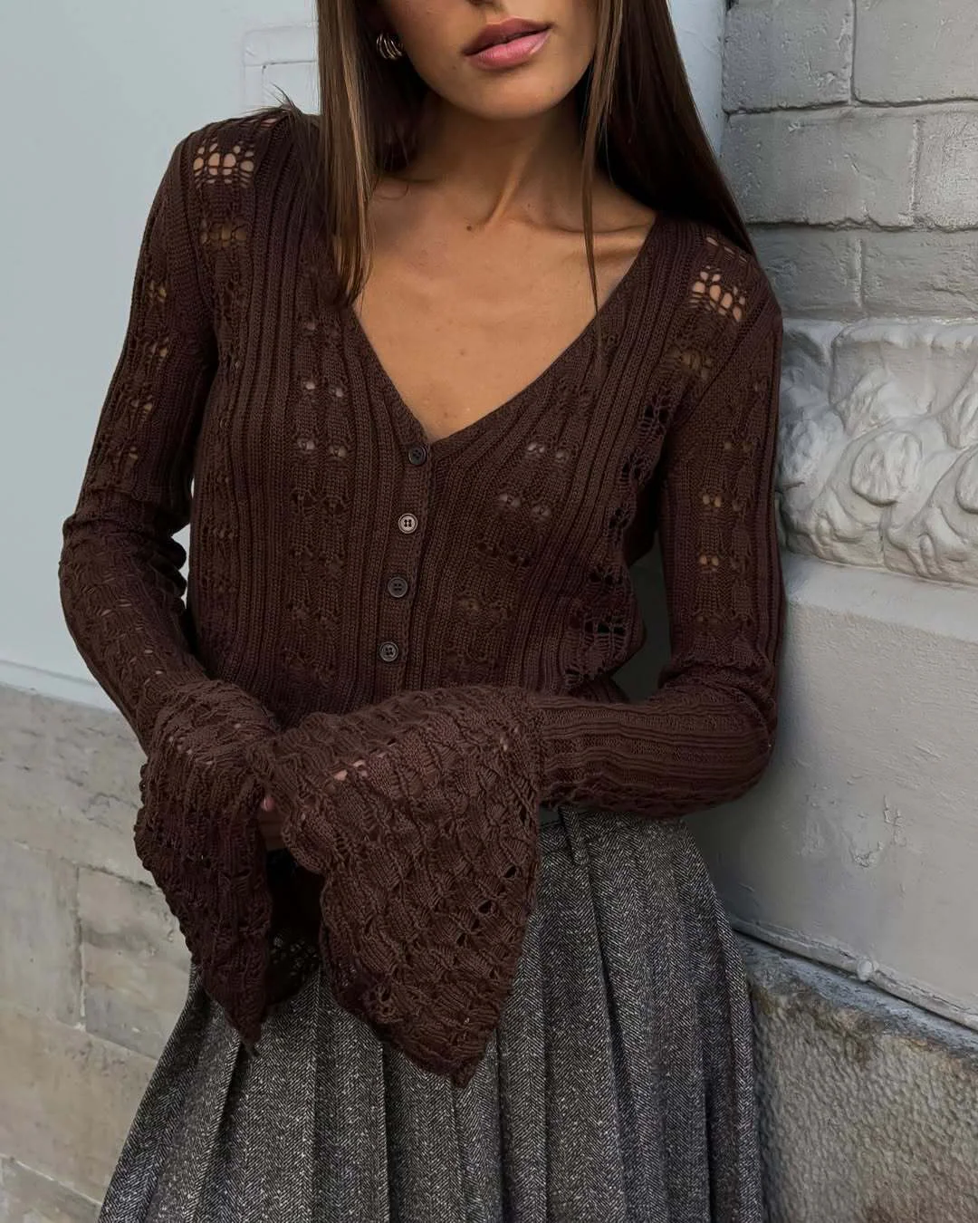 V-neck solid color short knit top - Image 2