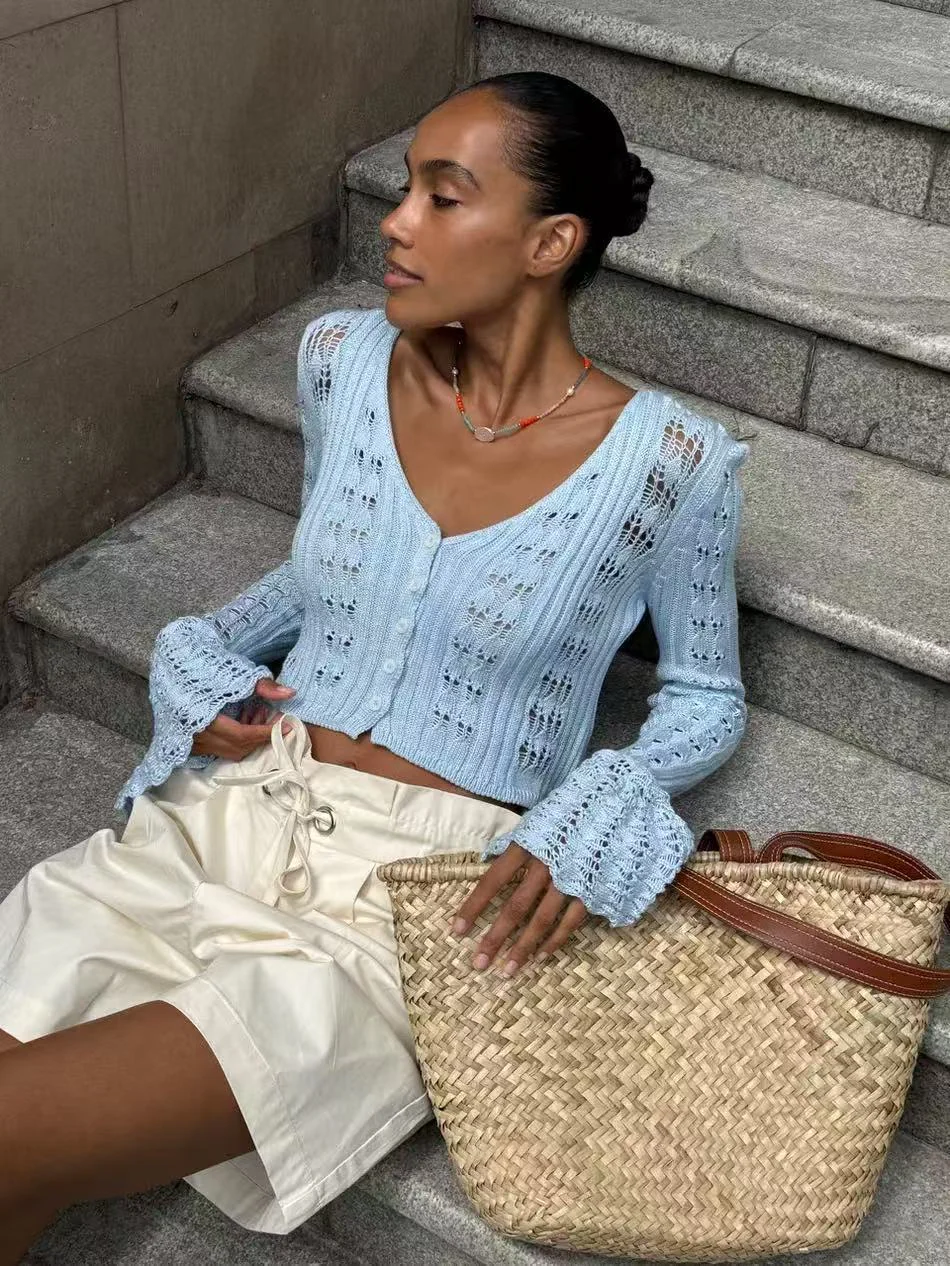 V-neck solid color short knit top - Image 5