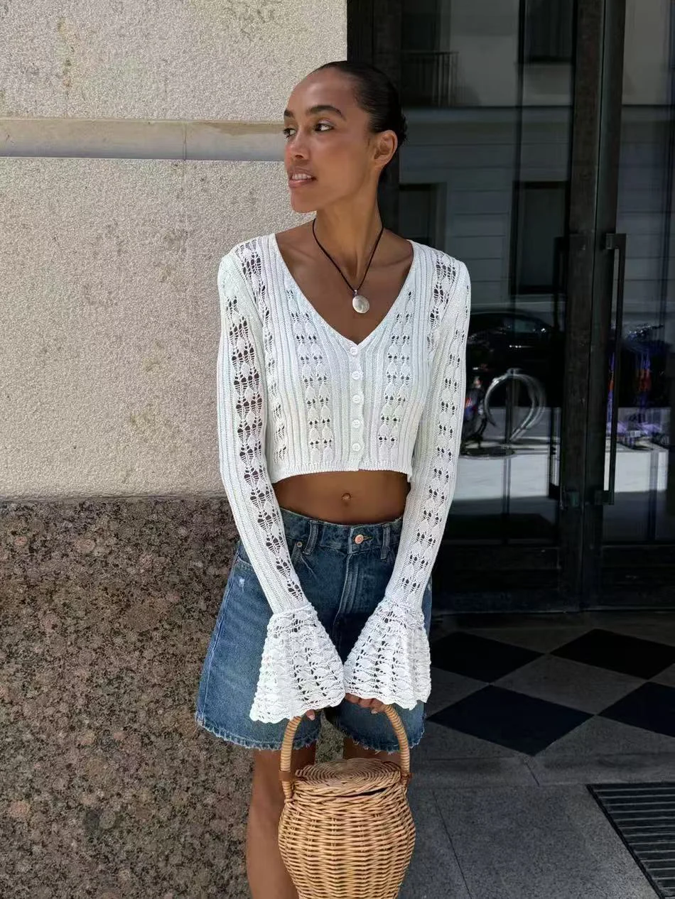 V-neck solid color short knit top - Image 7