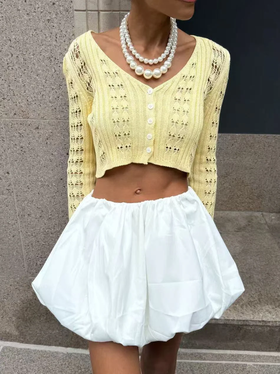 V-neck solid color short knit top - Image 8