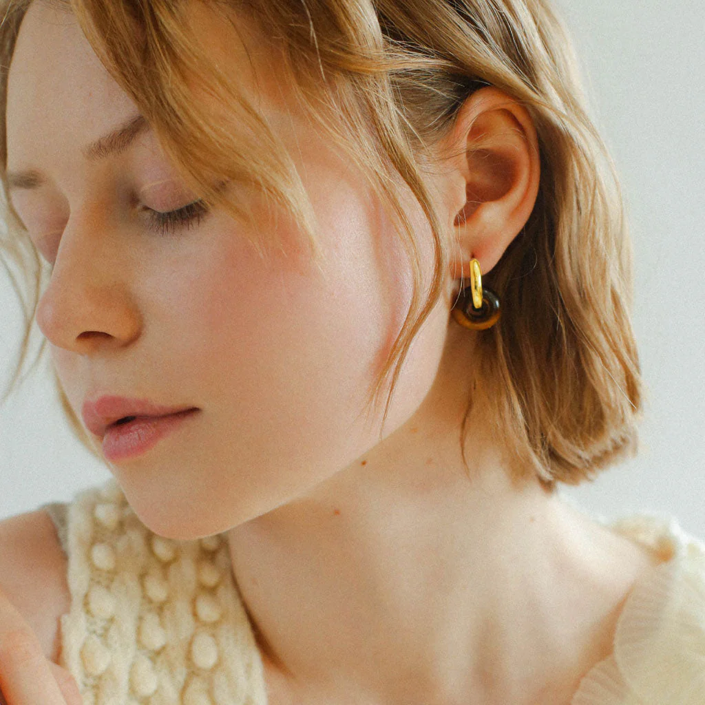 Versatile Two Tone 18K Gold Plated Hinge Double Ring Hoop Earrings - Image 4