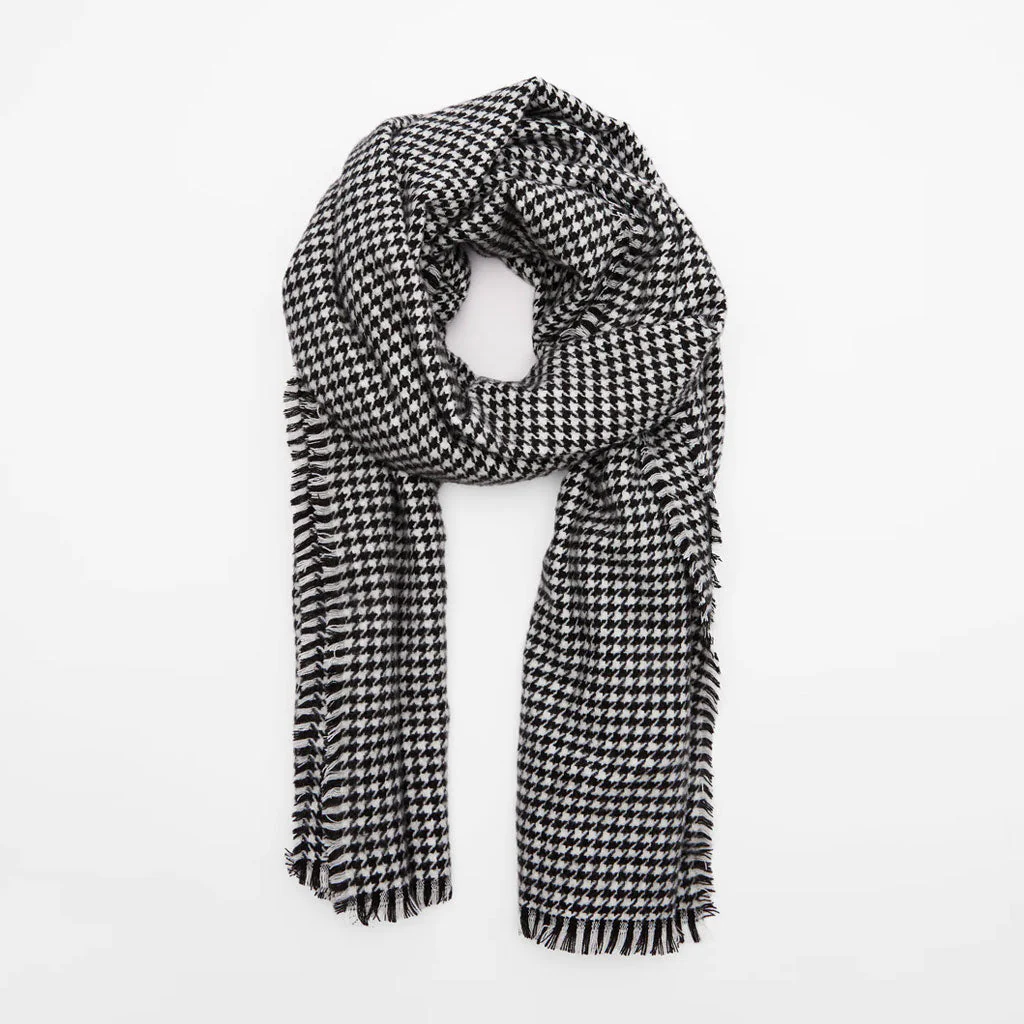 Vintage Houndstooth Print Frayed Oversized Blanket Scarf - Black - Image 2