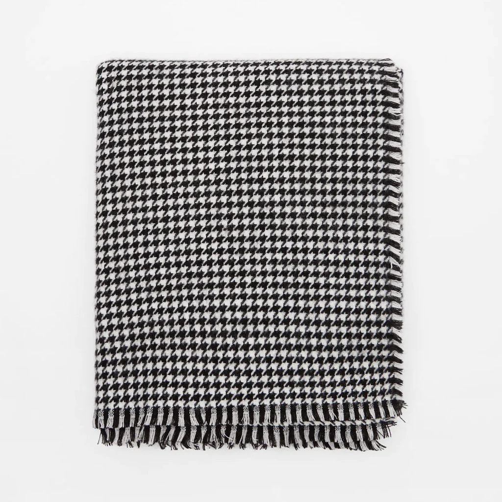Vintage Houndstooth Print Frayed Oversized Blanket Scarf - Black - Image 3