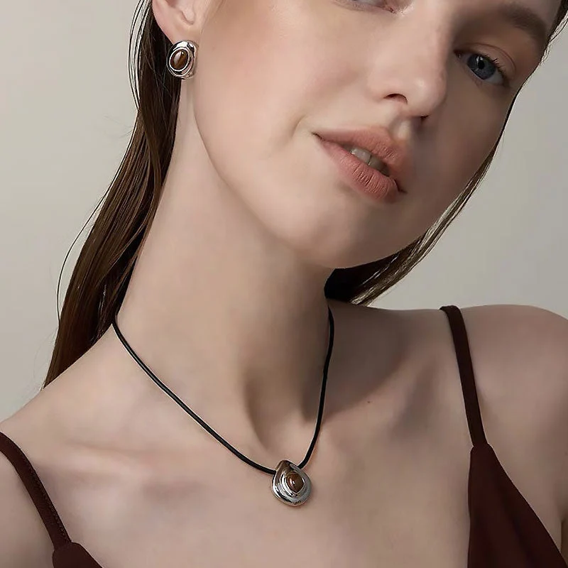 Vintage Sterling Silver Plated Serpentine Pendant Leather Collar NeckLace - Image 3