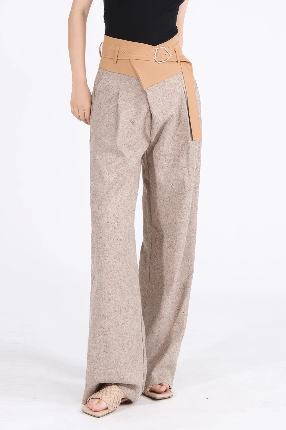 Wide Trousers with Belt and Irregular Closure - Brown - Image 3